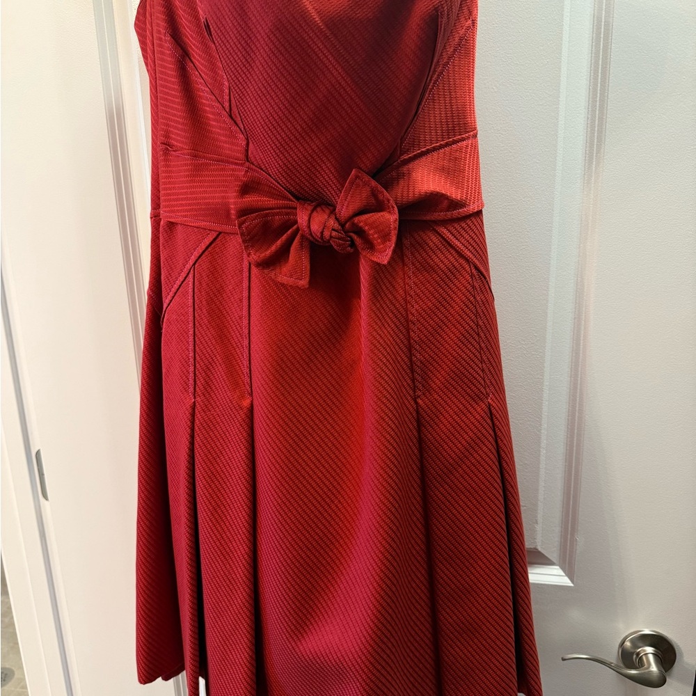 Carolina Herrera Elegant Red Strapless Dress with Bow